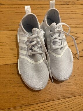 Adidas Youth Size 2 NMD_R1